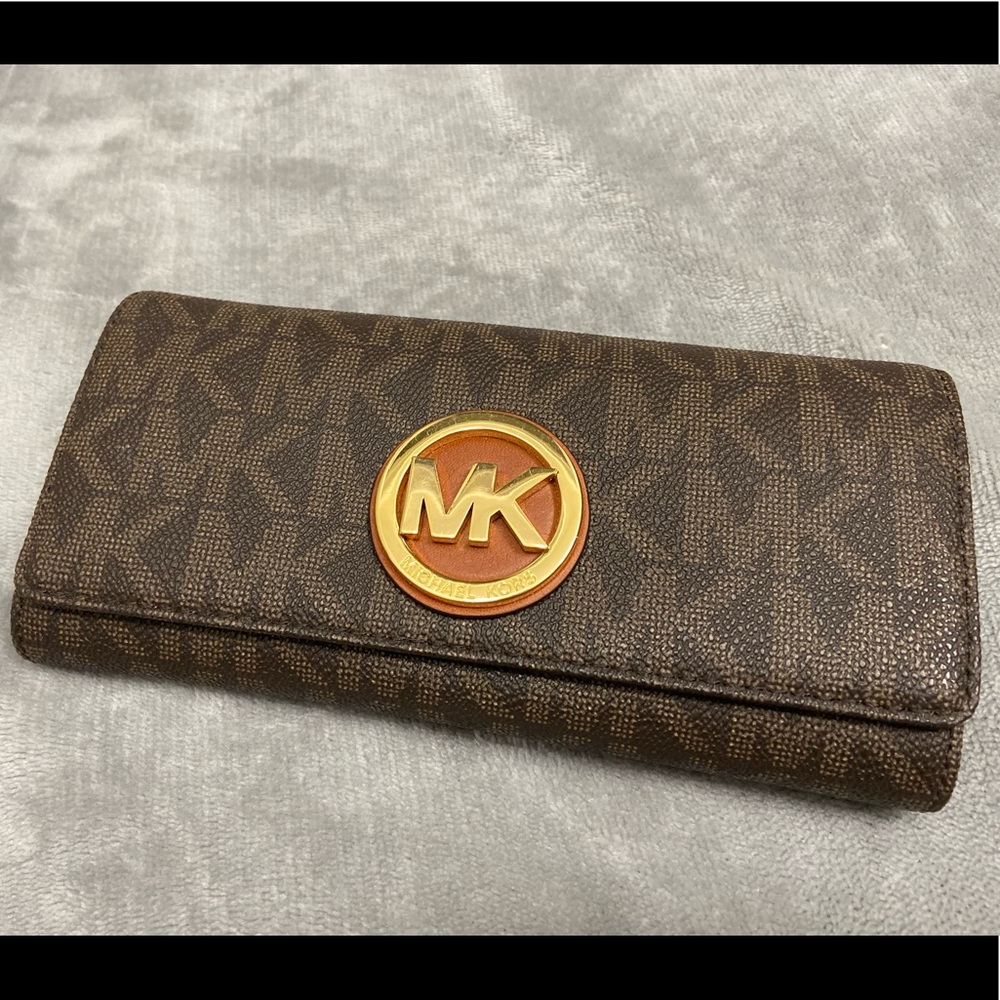 Michael Kors Fulton Gusset Carryall Wallet